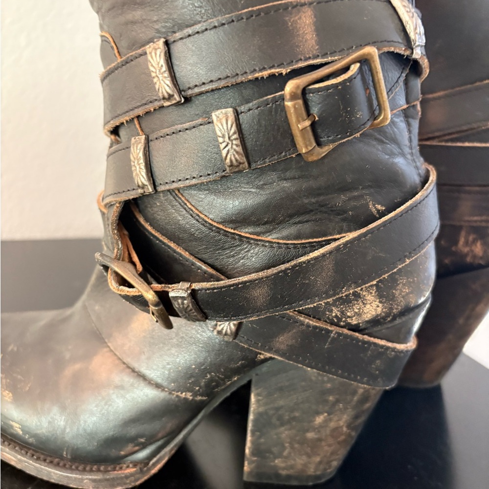 Freebird! Women’s Vintage Black Distressed Leather Mid-Calf Heeled Boots Size 9. - Picture 4 of 5